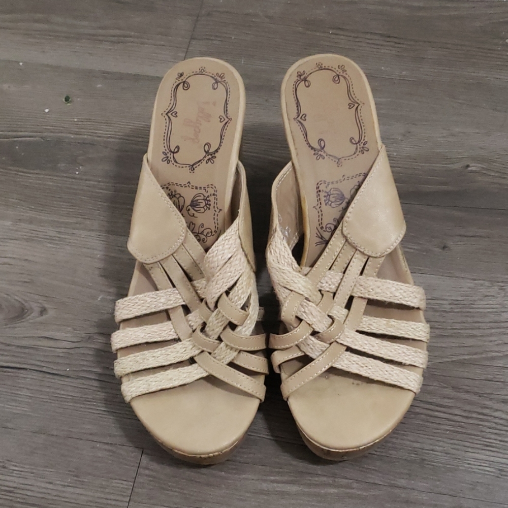 Small wedge sandals